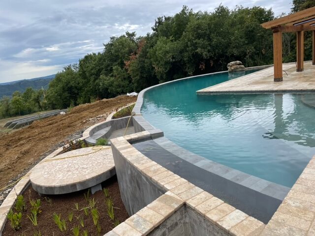 Fantastica biopiscina in fase di realizzazione in agriturismo